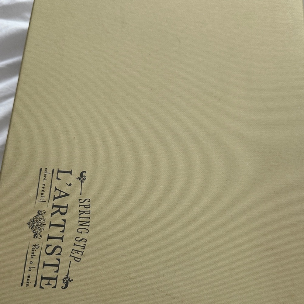 Spring Step L'Artiste Beige Box